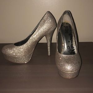 Women’s sparkly gold platform heels 6.5